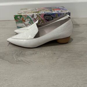 Jeffrey Campbell Textured Pearl White Pointed Toe Flats